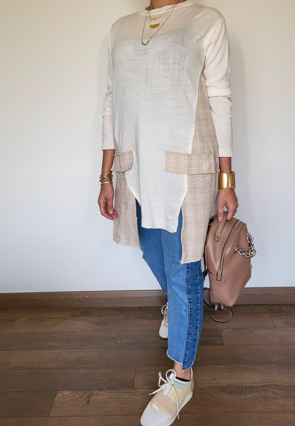 Round neck pullover in beige
