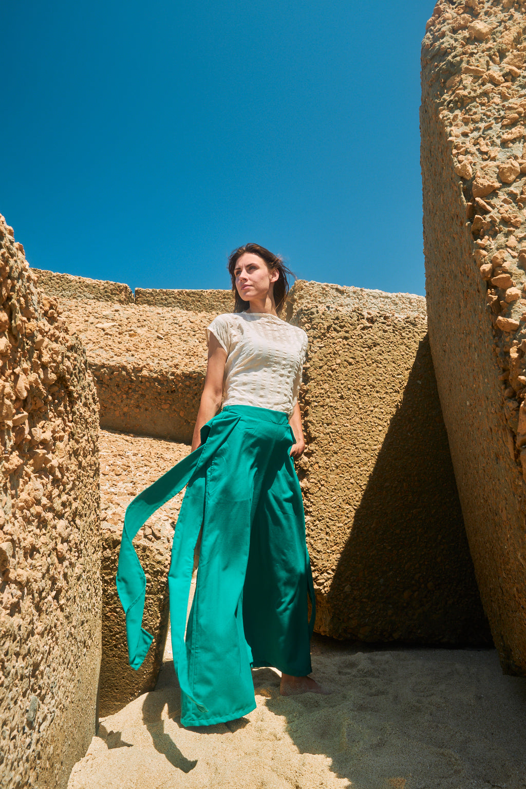 Side ruffles linen pants