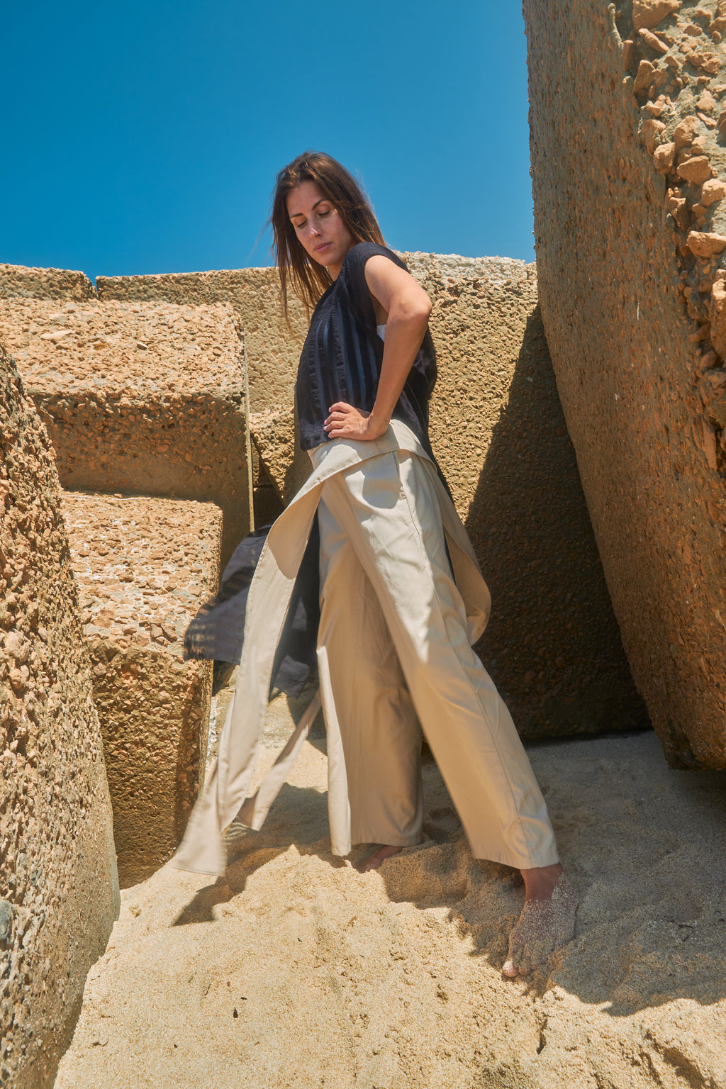 Side ruffles linen pants