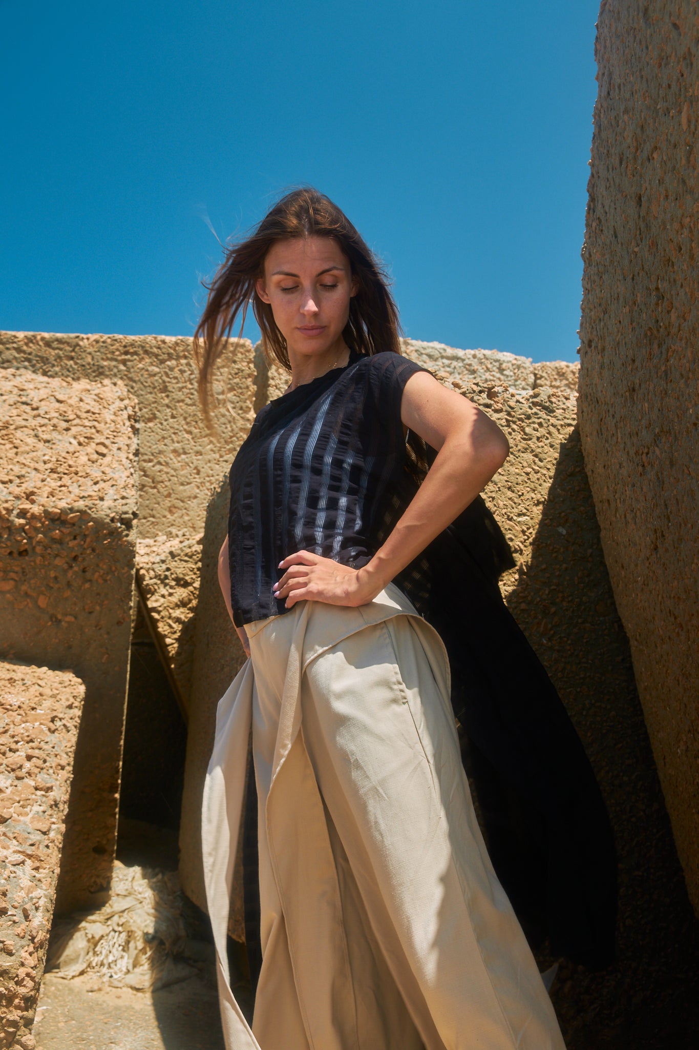 Side ruffles linen pants