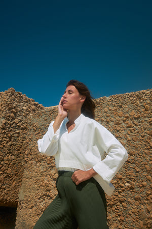 The cropped shirt
