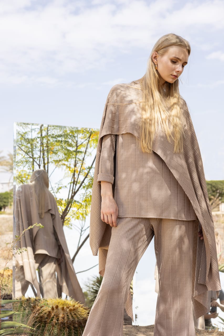 The sided cape flowy grooved set