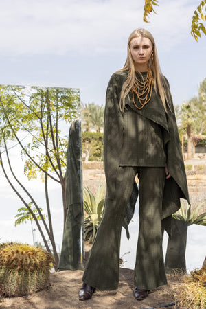 The sided cape flowy grooved set