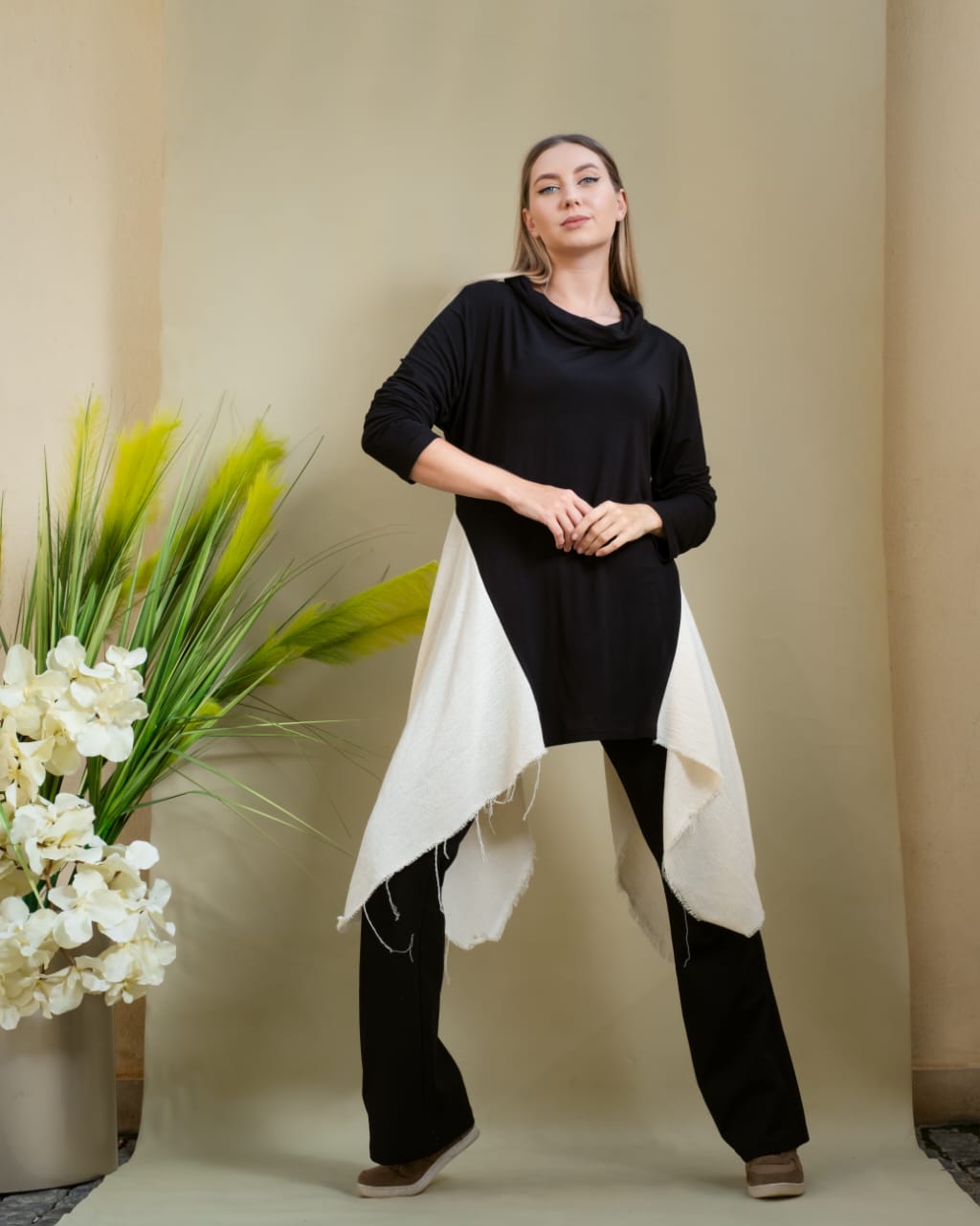 FLOWY NET SIDES SWEATSHIRT IN BLACK